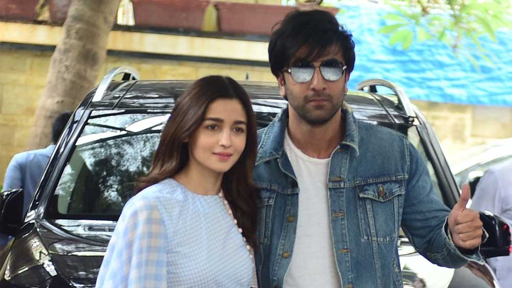 শুধু রণবীর নয়, আলিয়াও একাধিক সম্পর্কে জড়িয়েছিলেন। যদিও রণবীরের কাছেই তাঁর প্রেম পূর্ণতা পায়।