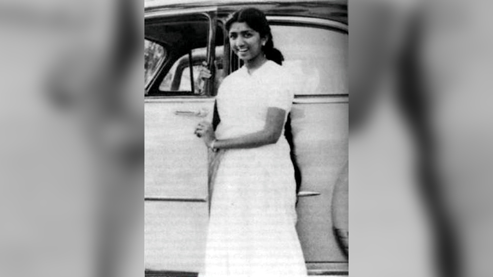 জেনারেল মোটরসের ওই গাড়িগুলির ছাড়াও মার্সিডিজের প্রতি লতার ভালবাসা অজানা নয়। বলিউডে জল্পনা, পরিচালক যশ চোপড়া ওই মার্সিডিজটি লতাকে উপহার দিয়েছিলেন।