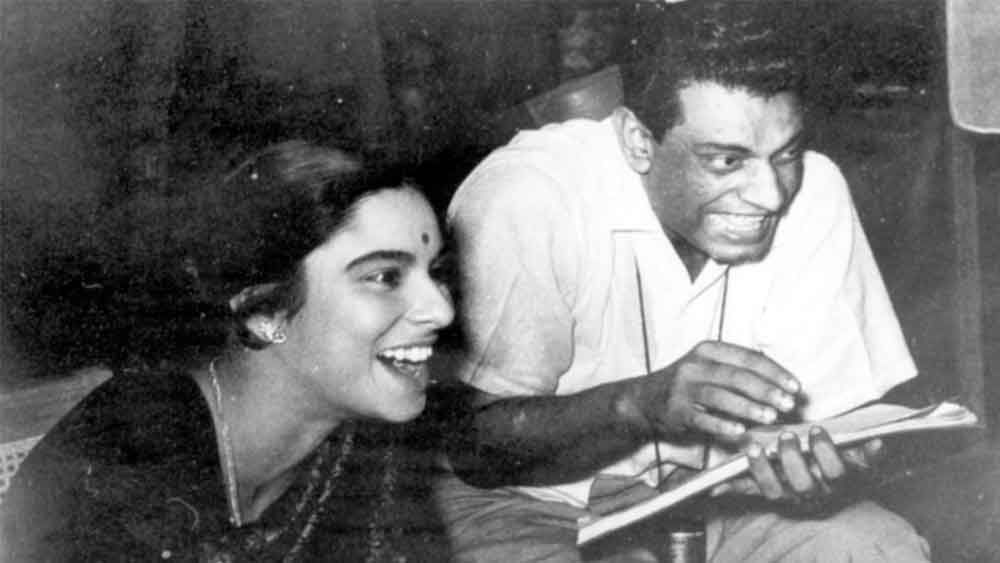 সত্যজিৎ-মাধবীর পারস্পরিক সম্পর্কের কথা লোক মুখে ফিরত।