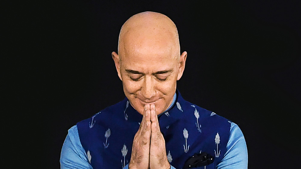 নিজের গ্যারাজে অনলাইন বিকিকিনির বাজার খুলেছিলেন বেজোস। সেখান থেকে অ্যামাজন এখন গোটা বিশ্বের ই-বাণিজ্যের অন্যতম মাধ্যম। বেজোস শৌখিন মানুষ। তবে তাঁর শখ মেটানোর সংস্থান ঘাম ঝরানো পরিশ্রম থেকে নিজেই করেছেন তিনি। 