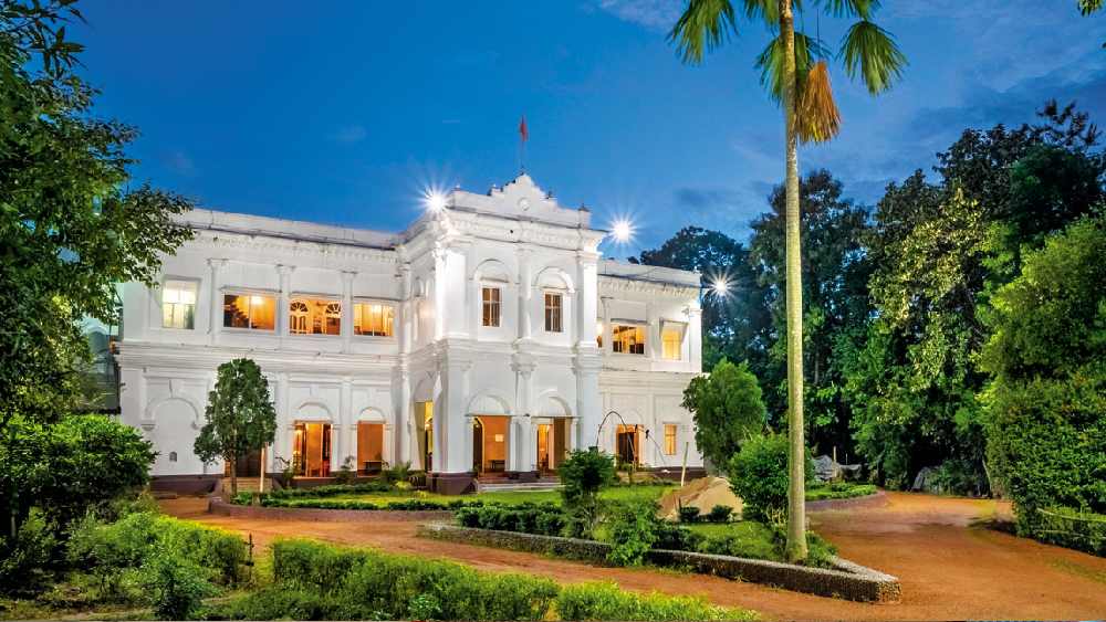 প্রাসাদের বাইরের রূপ।