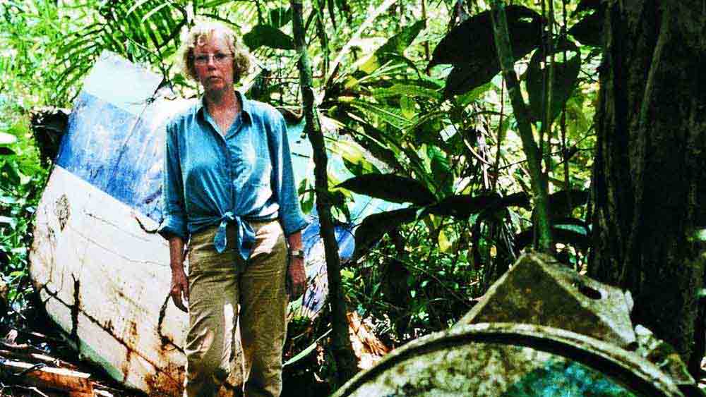 চাইলে তখনও ঘুরিয়ে নেওয়া যেত বিমান। কিন্তু বিমান সংস্থার উপরেও সম্ভবত উৎসবের চাহিদা মেটানোর চাপ ছিল। তাই প্রতিকূল পরিস্থিতিতেও বিমানটি তার যাত্রাপথে এগোতে থাকে। আর ঠিক ১০ মিনিট পরে ঘটে যায় দুর্ঘটনা।