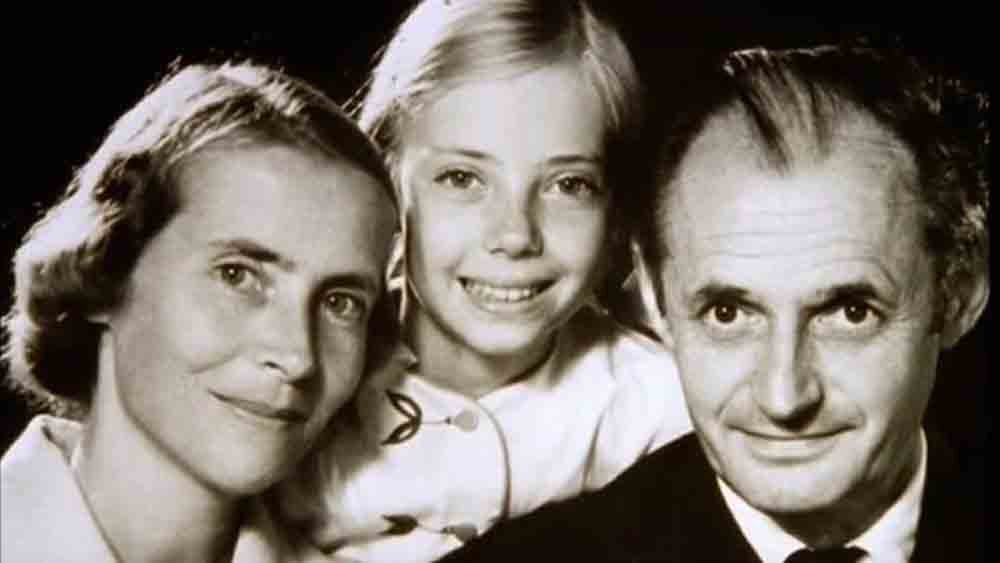  বিদ্যুতের একটা ঝলক দেখা যায় বিমানের বামদিকের ডানায়। জুলিয়েন তাঁর মাকে চিৎকার করে বলতে শোনে— ‘‘ব্যাস এটাই শেষ। সব শেষ হয়ে গেল।’’ তারপরই ওই বিমান ডিগবাজি খেয়ে নাকবরাবর সজোরে নিচে নামতে শুরু করে। জুলিয়েনের এরপর আর কিছু মনে নেই।