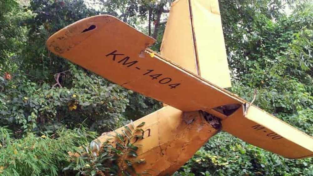 পরের দিন জ্ঞান ফেরে জুলিয়েনের। ঝড়ে যাওয়া পাতার পুরু চাদরের উপর পড়েছিল তাঁর যন্ত্রণায় কাঁটা হয়ে থাকা শরীরটা। ২১ হাজার ফুট উচ্চতায় দুর্ঘটনাগ্রস্ত হয়েছিল তাঁর বিমান ১০ হাজার ফুট উচ্চতা থেকে ভেঙে পড়ে। সেখান থেকে জঙ্গলের পাতার বিছানায় এসে পড়েছিল সদ্য স্কুল পেরনো কিশোরী।