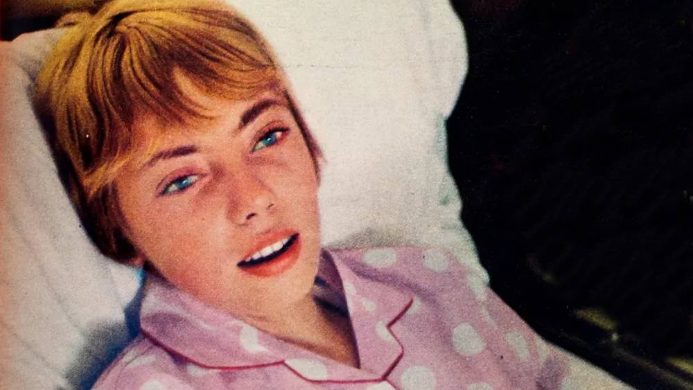 নিজের বইয়ে জুলিয়েন জানিয়েছেন, ছোটবেলায় দেখেছিলেন, ক্ষত সারাতে কেরোসিন ব্যবহার করতেন বাবা। জুলিয়েন নৌকায় গ্যাসোলিন পেয়েছিলেন। সেই তেলই ঢালে দেন ক্ষতস্থানে। প্রায় সঙ্গে সঙ্গেই ক্ষতস্থান থেকে পরজীবী পোকা বেরিয়ে আসতে শুরু করে। তিনি নিজে হাতে অন্তত ২০-২৫টি এমন পোকা টেনে বের করেছিলেন সেদিন। তবে তারপর জ্ঞান হারান। 