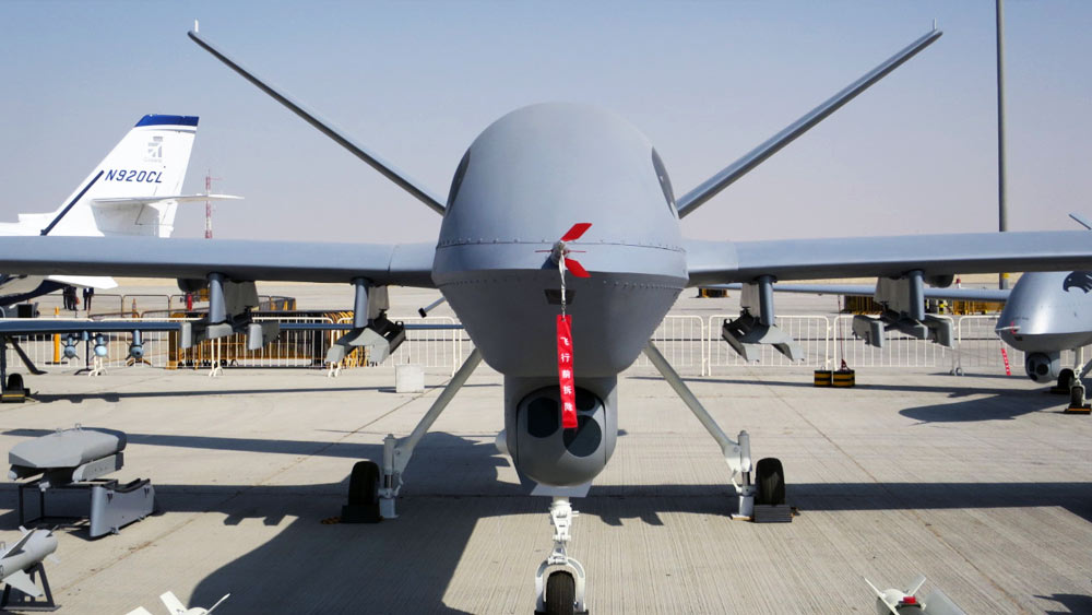 আগে মূলত আমেরিকা এবং ইজরায়েল যুদ্ধক্ষেত্রে ড্রোন ব্যবহার করত। আমেরিকা এবং ইজরায়েল ছাড়াও আরও অনেক দেশ সামরিক ড্রোন ব্যবহার শুরু করেছে। সন্ত্রাস বিরোধী অভিযান-সহ বিভিন্ন যুদ্ধে এখন মানববিহীন ড্রোন ব্যবহার অপরিহার্য হয়ে উঠেছে। বর্তমানে একশোটিরও বেশি দেশ এবং বিভিন্ন গোষ্ঠীর কাছে ড্রোন রয়েছে। অনেক প্রতিরক্ষা সংস্থার কাছেও সশস্ত্র ড্রোন ব্যবহারের ছাড়পত্র রয়েছে।