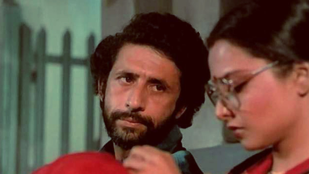 সম্পর্ক নিয়ে সমকালীন ছবিগুলোর তুলনায় ‘ইজাজ়ত’ যথেষ্ট এগিয়ে ছিল। আশা ভোসলের গাওয়া ‘ইজাজ়ত’ ছবির ‘মেরা কুছ সামান’ গানটি আজও জনপ্রিয়। এই গানের জন্য গুলজার সেরা গীতিকার এবং আশা ভোসলে সেরা মহিলা গায়িকা বিভাগে জাতীয় পুরস্কার জিতে নেন।