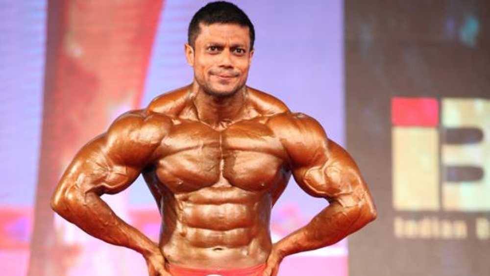 ‘বডিগার্ড’ বলে কথা! শক্ত সমর্থ তো হতেই হবে। তবে অনিল শুধুই শক্তসমর্থ শরীরের অধিকারী নন। তিনি পেশাদার বডিবিল্ডারও। জাতীয় এবং আন্তর্জাতিক বহু প্রতিযোগিতা জিতেছেন। 