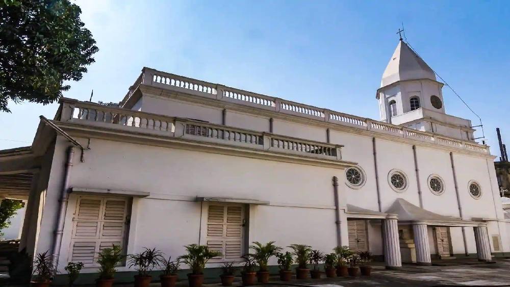 এই আর্মেনিয়ান গির্জাটি ব্রিটিশ ইস্ট ইন্ডিয়া কোম্পানির অর্থে নির্মিত হয়
