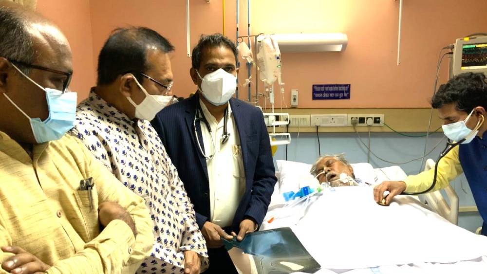 সুরজিতের কেবিনে অরূপ