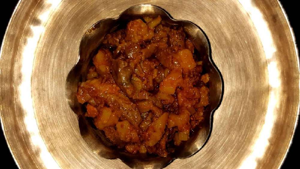 বনেদি পরিবারের নানান মুখরোচক পদ নিজের পাতেও রাখতে সাধ হয় বই কি