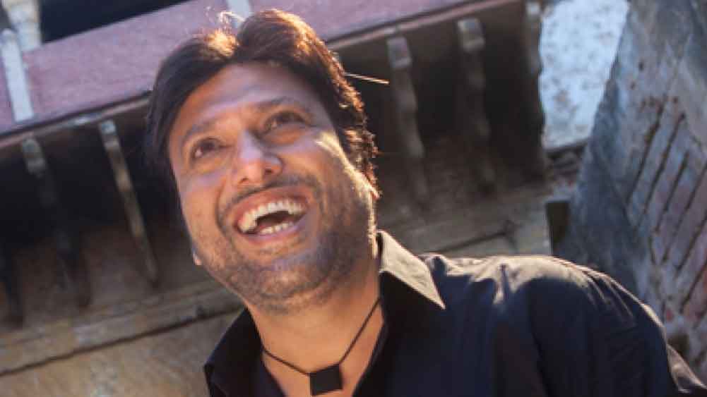 গোবিন্দা একবার খলনায়ক হয়েছিলেন। ছবির নাম ‘কিল দিল’। কমেডি কিং গোবিন্দাকে খলচরিত্রে ভাবার মধ্যে যতটা সাহসিকতা ছিল চিত্রনাট্যে তার সিকিভাগও ছিল না। এই ছবির জন্য আজও আফসোস করেন গোবিন্দা। অভিনেতা বলেছেন, বাড়ির লোক তাঁকে পরামর্শ দিয়েছিল ছবিটি করতে। গোবিন্দাও সেই প্রস্তাবে রাজি হয়েছিলেন। এখন মনে হয় টাইম মেশিন থাকলে ফিরে যেতেন অতীতে বদলে নিতেন সিদ্ধান্ত। 