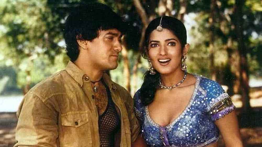 আমির খানের সঙ্গে ‘মেলা’ ছবিতে অভিনয় করেছিলেন টুইঙ্কল খন্না। এখন নিজের সিদ্ধান্তের কথা ভেবে তাঁর রাগ হয়। ইনস্টাগ্রামে খোলাখুলিই টুইঙ্কল ওই ছবির সমালোচনা করে লিখেছিলেন, ‘কিছু কিছু জিনিস সময় অতিক্রম করে আমাদের উপর দাগ রেখে যায়। ‘মেলা’ সেইরকম ছবি। তবে একে শুধু দাগ না বলে কাটা দাগ বলাই বোধ হয় ভাল।’ সোজা কথায় টুইঙ্কলের কাছে ‘দাগ অচ্ছে নেহি হ্যায়।’