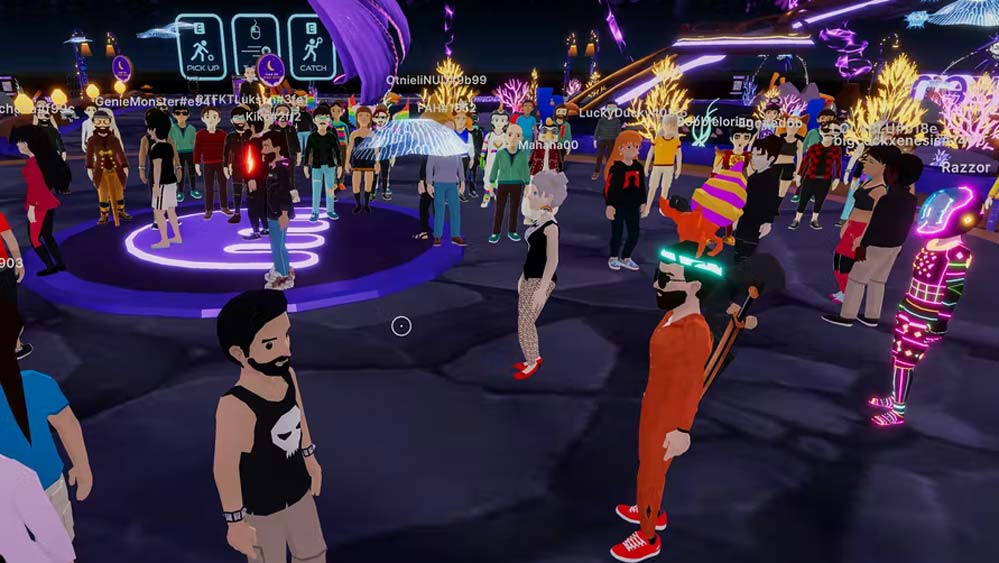 নিনার পোস্টে অনেকে লিখেছেন, তিনি পাত্তা পাওয়ায় জন্য এ সব বলছেন। অনেক লিখেছেন, ‘ভার্চুয়াল দুনিয়ায় এই ঘটনা ঘটেছে। চিন্তা করার কিছু নেই।’ এমনকি অনেকে তাঁকে মহিলা অবতার ধারণ করতে মানা করেছেন যাতে ভবিষ্যতে এই ধরনের ঘটনা এড়িয়ে যাওয়া যায়।