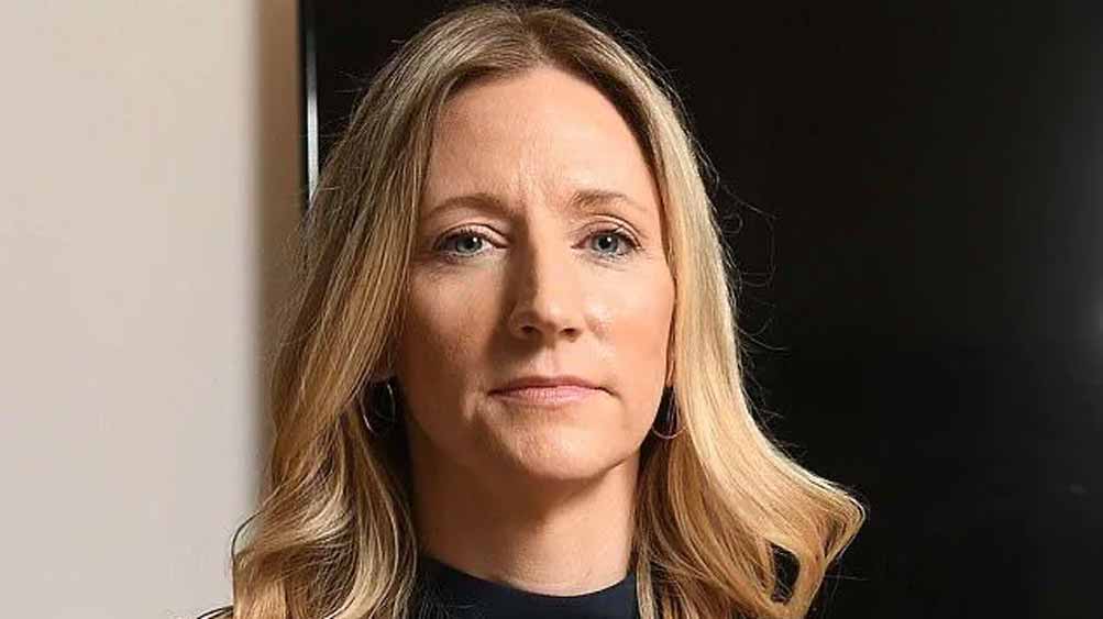 নিনার অভিযোগ চোখে আঙুল তুলে দেখিয়ে দিল যে ডিজিটাল দুনিয়ায় গ্রাহকদের হেনস্থার হাত থেকে বাঁচাতে এবং একটি সুন্দর পরিবেশ গড়ে তুলতে সবক’টি সংস্থাকে একত্রিত হয়ে কাজ করতে হবে।