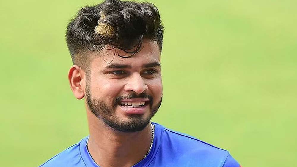 শ্রেয়স আয়ারের বেস প্রাইস ২ কোটি। তরুণ ভারতীয় ব্যাটসম্যানদের মধ্যে অন্যতম সেরা। দারুণ ছন্দে। অধিনায়ক হিসেবে দু’বার প্লে-অফে নিয়ে গিয়েছেন দিল্লি ক্যাপিটালসকে। কেকেআর ও আরসিবি নতুন অধিনায়ক খুঁজছে। এই দুই দলই তাঁকে দলে নিতে বিশেষ আগ্রহী।