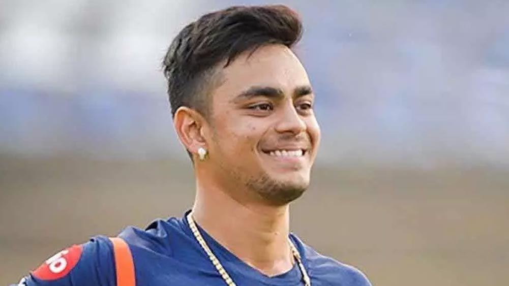 ঈশান কিশান তাঁর বেস প্রাইস রেখেছেন ২ কোটি। ২০২০ আইপিএলে ৩০টি ছক্কার রেকর্ড রয়েছে তাঁর। শেষ দু’টি আইপিএল মিলিয়ে ৭৫৭ রানের মালিক। ব্যাটিং গড় ৪০-এর উপরে। মুম্বই ইন্ডিয়ান্স তাঁকে দলে ফেরত পেতে চাইবে। অন্যরাও সহজে ছাড়বে না। 