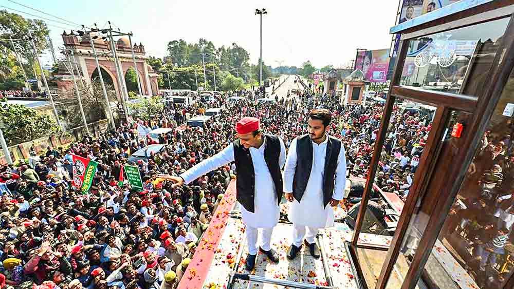 জনসংযোগ: দ্বিতীয় দফার নির্বাচনের আগে সভা সমাজবাদী পার্টির নেতা অখিলেশ যাদবের। শুক্রবার উত্তরপ্রদেশের রামপুরে। 