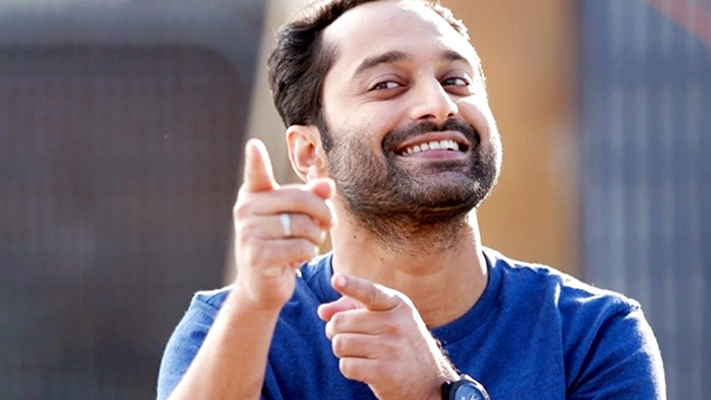 আমেরিকায় থাকাকালীন ওই পাক নাগরিকের দোকানে হিন্দি ছবির ডিভিডি কিনতেন ফহাদ। সে সময়ই ইরফান খানের একটি ছবি দেখেছিলেন তিনি। নারিরুদ্দিন শাহের পরিচালনায় ‘ইউঁ হোতা তো ক্যায়া হোতা’। তাতে ইরফানকে দেখে হতবাক হয়ে যান ফহাদ। অতি-অভিনয় নয়, স্বল্প ভাবভঙ্গিতেই চরিত্রকে স্পষ্ট করে দিচ্ছেন ইরফান। সেই থেকে ইরফানের সিনেমা দেখা শুরু। নতুন করে অভিনয়ে ঝোঁকাও শুরু।