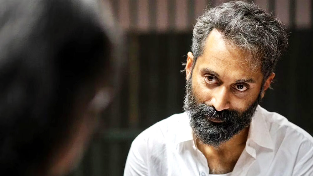 সাত বছর পর সব ছেড়েছুড়ে আমেরিকা থেকে দেশে ফিরে আসেন ফহাদ। এ বার ‘কেরালা ক্যাফে’ নামে কামব্যাক ফিল্মেই কামাল। ২০০৯ সালের ওই মালয়ালম ছবিতে ফহাদের অন্য রূপ দেখেছিলেন দর্শকেরা। তার পর থেকে পিছন ফিরে তাকাতে হয়নি।