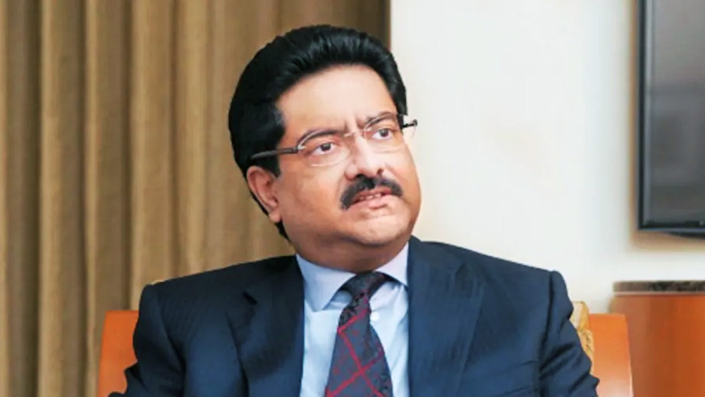 বিড়লা গোষ্ঠীর চতুর্থ প্রজন্ম কুমার মঙ্গলম বিড়লার ছোটবেলা কেটেছে কলকাতায়। যৌথ পরিবারের বে়ড়ে ওঠা কুমার মাত্র ২৮ বছর বয়সে আদিত্য বিড়লা গোষ্ঠীর দায়িত্ব নেন। তার পর থেকে নিজের নিট সম্পত্তির পরিমাণ বা়ড়িয়ে নিয়েছেন ৯৬ হাজার কোটি টাকায়। 