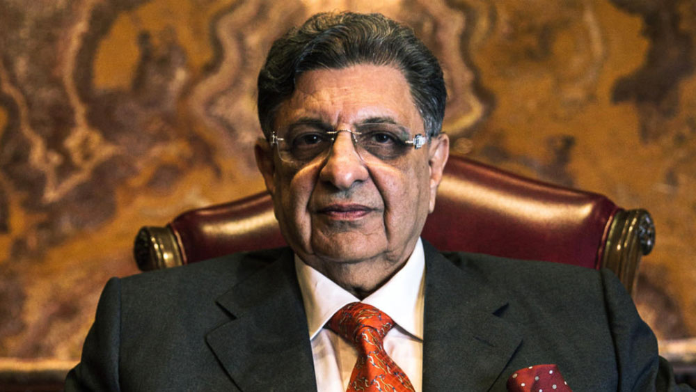 তাঁর নামের সঙ্গে তেমন পরিচিত ছিল না আমজনতা। তবে করোনাকালে নিজের প্রতিষ্ঠিত গোষ্ঠীকে প্রায় ঘরে ঘরে পৌঁছে দিয়েছেন সাইরাস পুনাওয়ালা। নিজের নামে যে গোষ্ঠীর প্রতিষ্ঠা করেছিলেন, তার আওতাধীন ‘সিরাম ইনস্টিটিউট অব ইন্ডিয়া’ (এসআইআই)। আদার পুনাওয়ালার হাত ধরে যে সংস্থার রমরমা শুরু হয়েছে। এই মুহূর্তে দুনিয়ার সবচেয়ে বড় টিকা উৎপাদনকারী সংস্থায় পরিণত হয়েছে এসআইআই।