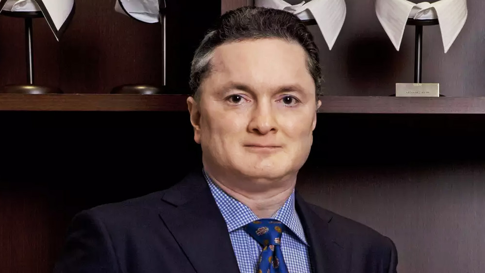 ব্যবসার পাশাপাশি সম্পত্তি নিয়ে মামলার বহু বার শিরোনামে উঠে এসেছেন শিল্পপতি বিজয়পত সিংহানিরায় ছেলে তথা রেমন্ড গোষ্ঠীর ম্যানেজিং ডিরেক্টর গৌতম সিংহানিয়া। তবে পারিবারিক ব্যবসায় যোগদানের পর তাকে নয়া উচ্চতায় নিয়ে গিয়েছেন ৫৬ বছরের এই শিল্পপতি।