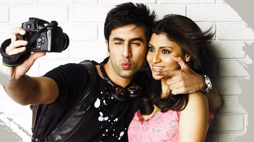 ‘সাওয়ারিয়া’-র পরের ছবিগুলিতে অবশ্য জোরদার ভাবে ফিরেছিলেন রণবীর। ‘বচনা অ্যায় হাসিনো’-র মতো রোম্যান্টিক কমেডিতে  রাজ কপূরের নাতিকে আপন করে নিয়েছিল বলিউড। তার পর এসেছিল ‘আজব প্রেম কি গজব কহানি’। সেই স্ল্যাপস্টিক কমেডিতেও সাবলীল রণবীর। ‘ওয়েক আপ সিড’-এ কঙ্কনা সেনশর্মার মতো শক্তিশালী অভিনেতার পাশে কলেজপড়ুয়ার বেড়ে ওঠার কাহিনিতেও দর্শকদের ছুঁয়ে ফেলেছিলেন রণবীর।