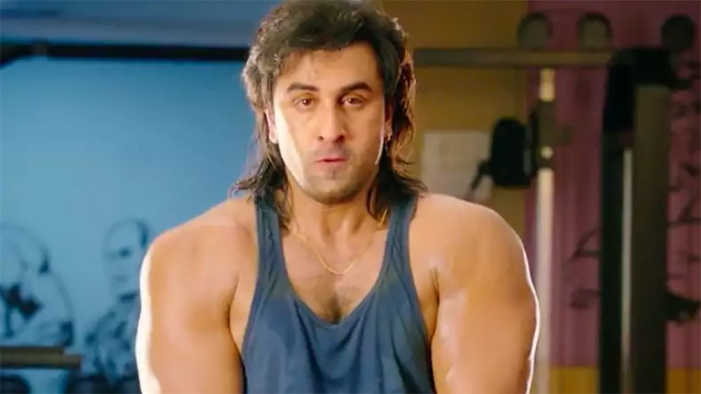 বক্স অফিসে সাফল্যের নিরিখে রণবীরের কেরিয়ারকে নয়া উচ্চতায় নিয়ে গিয়েছিল রাজকুমার হিরানি পরিচালিত ‘সঞ্জু’। বলিউডের সবচেয়ে বড় হিট ছবিগুলির মধ্যে আরও একটিতে দেখা গিয়েছিল তাঁকে। সেটিও রাজকুমারের নির্দেশিত। 