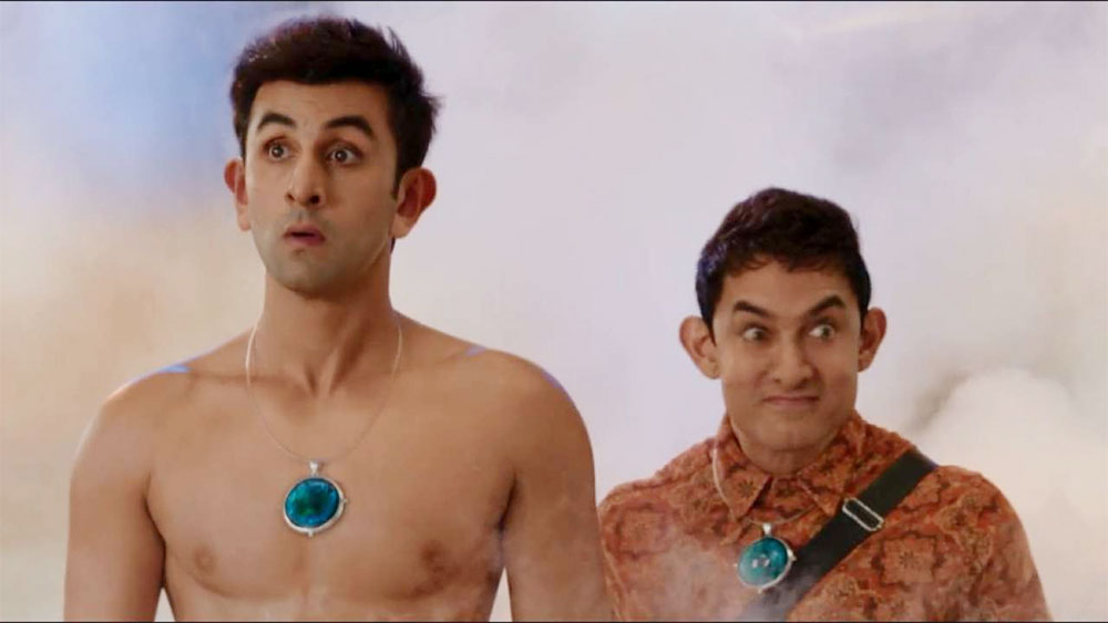 ‘সঞ্জু’ মুক্তির বছর চারেক আগে ‘পিকে’-তে ছোট্ট ভূমিকায় দেখা গিয়েছিল রণবীরকে। মূলত আমিরের ছবি বলেই তা মনে রেখেছেন দর্শকেরা। তবে বলিউডের প্রথম পাঁচটি সবচেয়ে হিট ছবির তালিকায় তা ঢুকে পড়েছিল। ফলে ঘটনাচক্রে রণবীরই এমন অভিনেতা, যাঁর এ নজির রয়েছে।