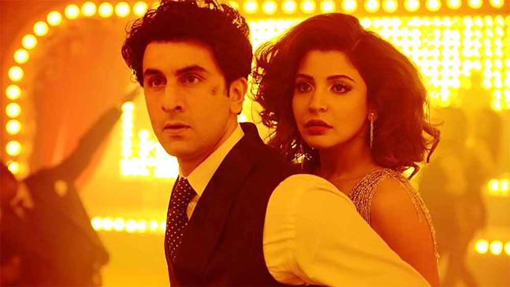 আলোর নীচে অন্ধকারও দেখে নিয়েছেন রণবীর। বলিউডের সর্বকালীন ফ্লপের তালিকাতেও রয়েছে তাঁর দু’টি ছবি। ২০১৫ সালে অনুরাগ কাশ্যপের তৈরি ‘বম্বে ভেলভেট’ এবং তার দু’বছর পর ‘জগ্গা জাসুস’। অনুরাগ বসুর ‘জগ্গা... ’-তে আবার সহ-প্রযোজক রণবীর।