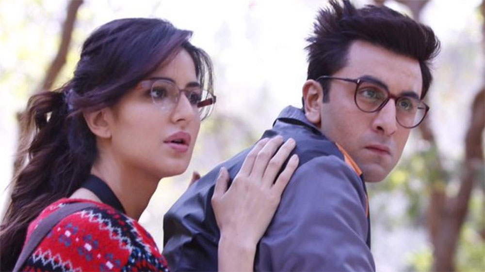 ‘বম্বে ভেলভেট’ দেখতে মাত্র ২২ লক্ষ ২৪ হাজার দর্শক সিনেমা হলে ঢুকেছিলেন। সে ছবিতে ৭০ কোটি টাকার লোকসান হয়েছিল প্রযোজকদের। অন্য দিকে, ফ্লপ ছবির তালিকায় ‘জগ্গা জাসুস’ রয়েছে পঞ্চম স্থানে। ৪৯ লক্ষ ৭৪ হাজার তা সিনেমা হলে দেখেছেন। ক্ষতির পরিমাণ প্রায় ৫০ কোটি।