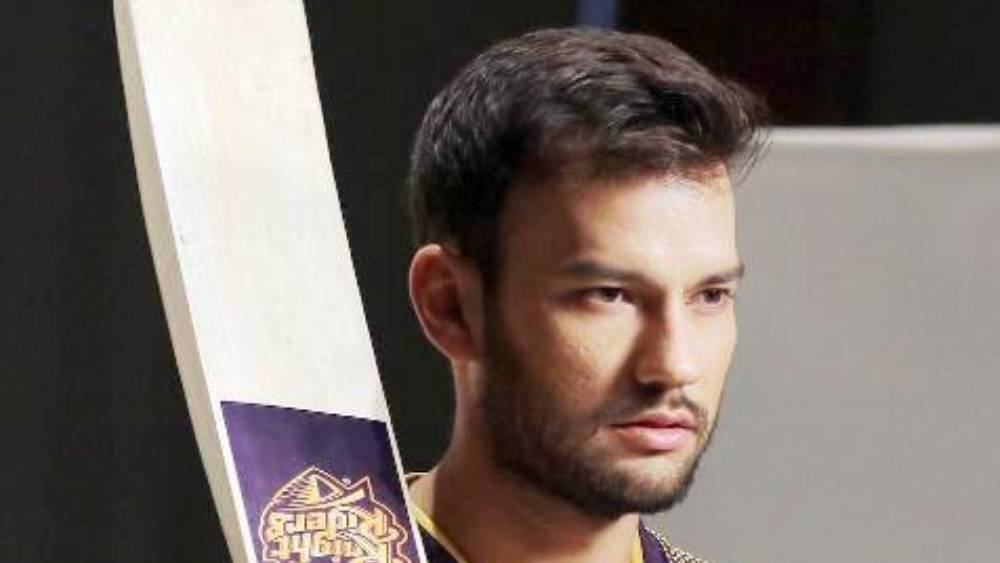 শেল্ডন জ্যাকসন: উইকেটের পিছনে দলের ভরসা হয়ে উঠেছেন শেল্ডন। সচিন তেন্ডুলকর তাঁর সঙ্গে তুলনা করেছিলেন ধোনির। ব্যাট হাতেও মাঝের ওভারে রান পেলে দলে নিজের জায়গা আরও পাকা করতে পারবেন তিনি। সাজঘরে বাবা অপরাজিতের মতো ক্রিকেটার বসে আছেন।