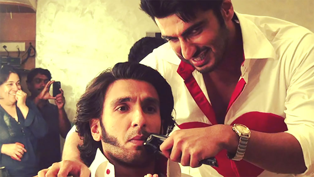 তা অবিনাশের চার লাখি ক্ষুরে গোঁফদাড়ি কামাতে খদ্দেরদের কত রেস্ত লাগবে? সংবাদমাধ্যমের কাছে সে কথাও জানিয়েছেন তিনি। অবিনাশ বলেন, ‘‘আমার সেলুনে সোনার ক্ষুর দিয়ে দাড়ি কাটার খরচ মাত্র ১০০ টাকা!’’