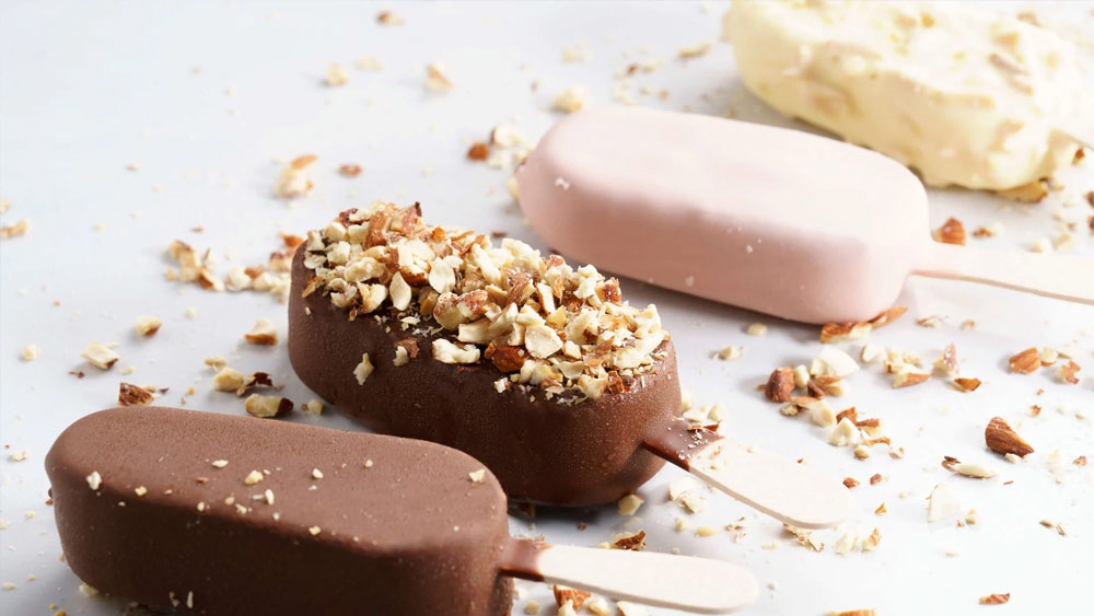 পেপসিকলের প্রতিদ্বন্দ্বীও আমেরিকার বাজারে এসে গিয়েছিল। চকোলেটে সাঁটা কাঠি আইসক্রিম নিয়ে বাজার ধরতে শুরু করে দিয়েছিল গুড হিউমার নামে একটি সংস্থা। তাতে কপিরাইট আইনভঙ্গের মামলা ঠুকে দেয় জো লো কোম্পানি।