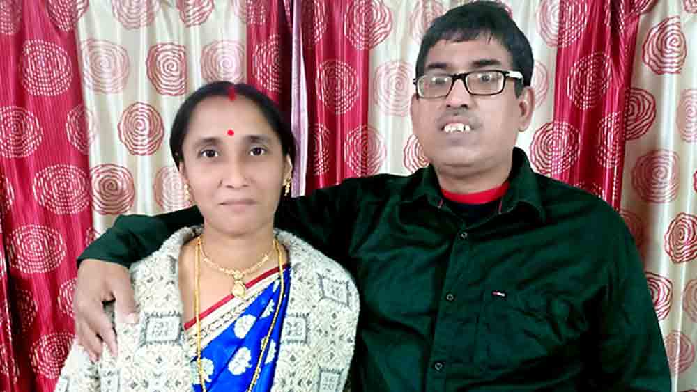 পলাশ ও টুম্পা গঙ্গোপাধ্যায়।