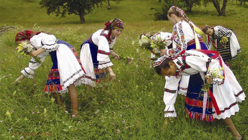 রোমানিয়ায় ১৪ নয়, ২৪ ফেব্রুয়ারি ভালবাসার উদ্‌যাপন হয়।