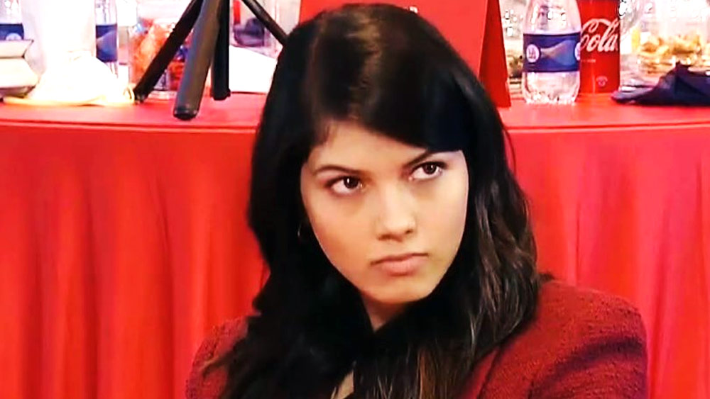 ক্রিকেট দলের সঙ্গে কাব্যর এই যোগাযোগ অবশ্য নতুন নয়। বাবার সঙ্গে হাত মিলিয়ে পারিবারিক ব্যবসা চালাচ্ছেন। সান গোষ্ঠীর মালিকের মেয়ে পড়াশোনাকেও অবহেলা করেননি।