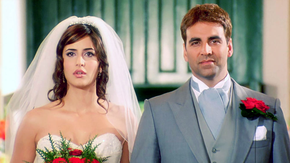 ২০০৭ সালের এ ছবির শেষ দৃশ্যে দেখা গিয়েছে, প্রেমিককে ছেড়ে অর্জুনের সঙ্গে জীবন কাটানোই বেছে নিয়েছেন যশমীত। নিজের সঙ্গে বিস্তর অমিল। তা-ও ভরসা রেখেছেন অর্জুনের উপর। দর্শকেরা বলেছেন, এ সব বলিউডে হয় বটে। বাস্তবে দেখা যায় না কেন?