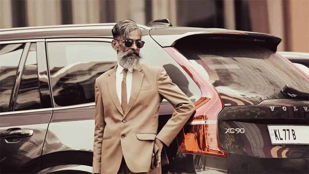 ফেসবুক বা টুইটারে মডেল মাম্মিক্কার অজস্র ছবিও চালাচালি শুরু হচ্ছে। ভক্তদের জন্য একটি ইনস্টাগ্রাম অ্যাকাউন্টও খোলা হয়েছে তাঁর।