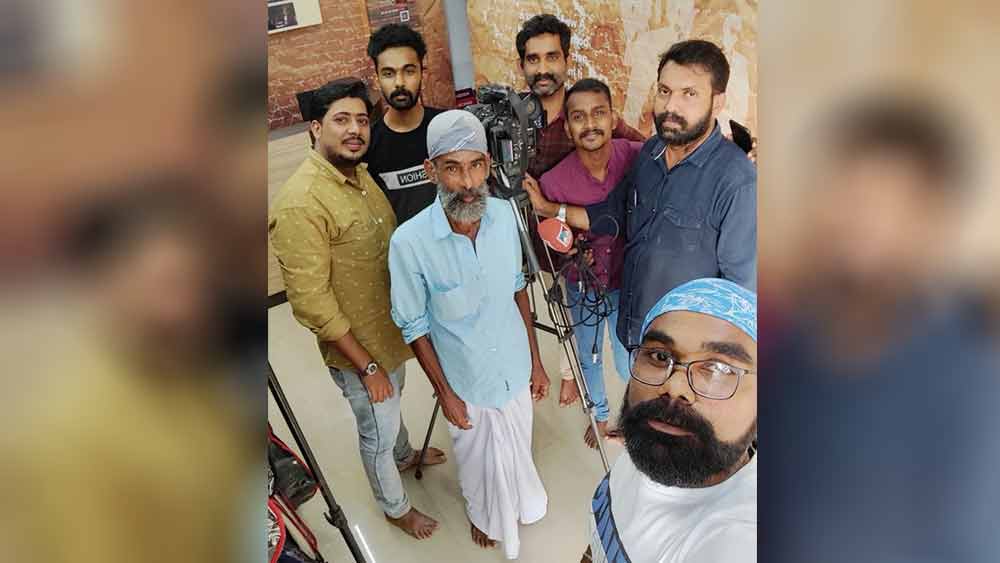 সংবাদমাধ্যমের কাছে শরিক জানিয়েছেন, মডেলের প্রয়োজন পড়তেই এক জনের কথাই মাথায় এসেছিল। তিনি মাম্মিক্কা!