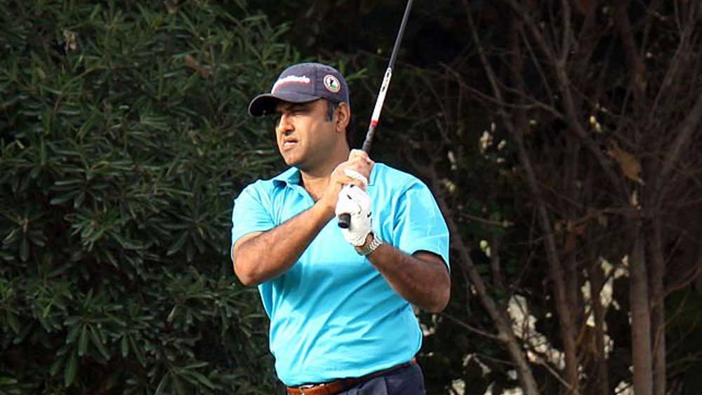 অন্য সময় হলে শনিবার গল্ফ খেলতে যান চারু। সে সময় মোবাইল তাঁর সঙ্গে থাকে না। কিন্তু চার মাস আগে নেপালে একটি নিলামে তিনিও পড়ে গিয়ে কাঁধে চোট পান। সেটি পুরোপুরি না সারায় সে দিন আর গল্ফ খেলতে যাননি। নইলে হয়তো ব্রিজেশের ফোনের কথা তিনি জানতেই পারতেন না।