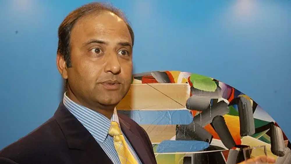 চারু চাইলেই অন্য একটি ইয়ারপিস নিয়ে কাজ চালাতে পারতেন। কিন্তু তাঁর বহু বছরের পুরনো ইয়ারপিস দিয়েই তিনি নিলাম চালাবেন বলে ঠিক করেন। বাড়িতে ফোন করার পরে ১০ মিনিটের মধ্যে ইয়ারপিস পৌঁছে যায় হোটেলে। তার পরেই তিনি নিলাম শুরু করেন।