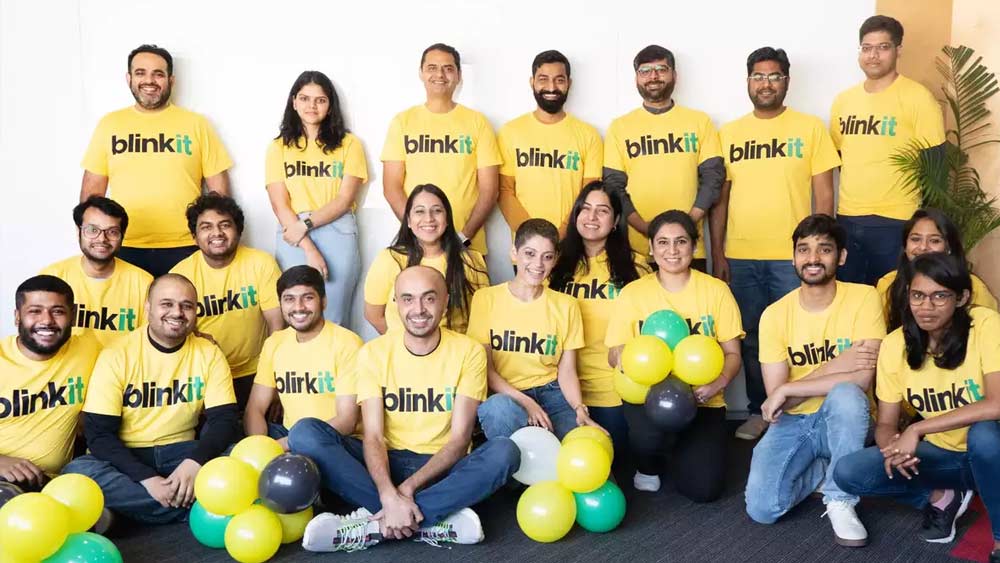 ব্যর্থতার থেকেই সাফল্যের পথ খুঁজে বার করেন অলবিন্দ্র। এ বার গ্রোফার্সের মোবাইল অ্যাপ ছাড়লেন বাজারে। গুরুগ্রাম, বেঙ্গালুরু-সহ বেশ কয়েকটি শহরে অর্ডার দেওয়ার ১০ মিনিটের মধ্যে জিনিসপত্র পেয়ে যেতেন গ্রাহকেরা। দিল্লি, গুরুগ্রাম এবং বেঙ্গালুরুতে একটি ৬০ হাজার বর্গফুটের গুদামের ব্যবস্থাও করে ফেলেন অলবিন্দ্র। তাতে মুদির দোকানের জিনিসপত্র মজুত থাকত। অর্ডার এলে সেখান থেকেই মালপত্র গ্রাহকদের ঘরে পৌঁছে যেত। 