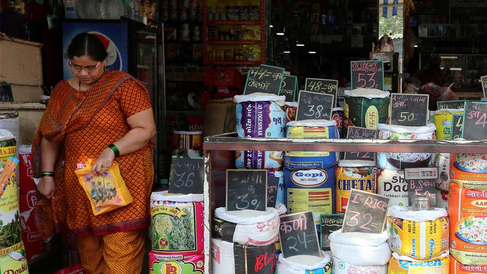 দেশে ফিরে ইন্টারন্যাশনাল অপারেশনস-এর প্রধান হিসাবে জোম্যাটোতে চাকরি শুরু করেন অলবিন্দ্র। উদ্দেশ্য ছিল, রোজগারের পাশাপাশি হাতেকলমে খাবার ডেলিভারি দেওয়ার অভিজ্ঞতা অর্জন করা। ডেলিভারির সময় কী কী বাধার সম্মুখীন হতে হয়, মনোযোগী ছাত্রের মতো সে দিকেও নজর রাখতেন অলবিন্দ্র।