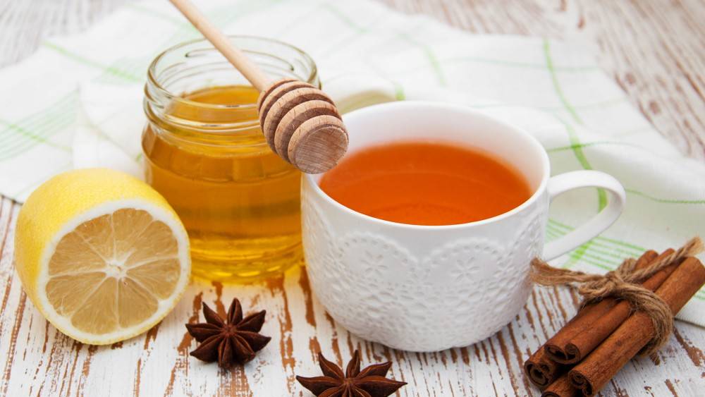 সকালে অল্প মধু আর পাতিলেবুর রস দিয়ে একটি পানীয় তৈরি করে খেতে পারেন। 