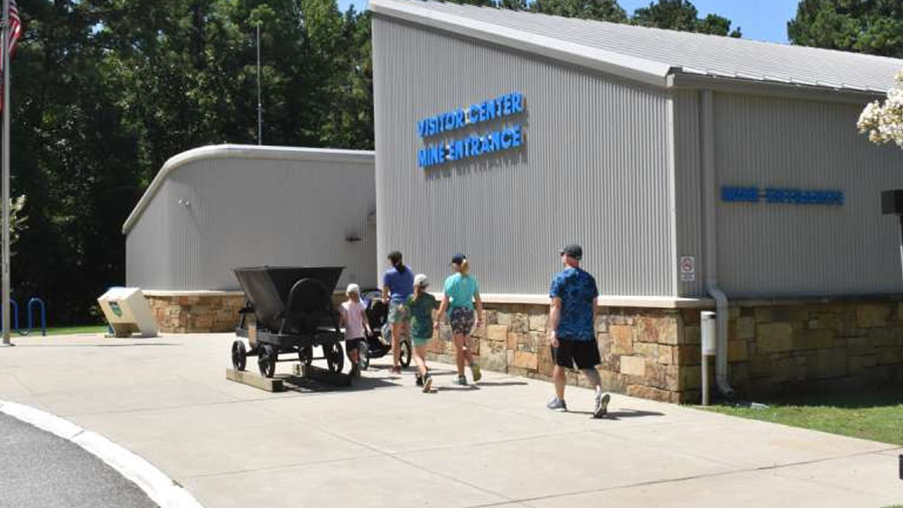 হিরে পাওয়ার খবর হু হু করে ছড়িয়েছিল মারফ্রিজবোরো শহরে। তার খোঁজে ওই জমিতে আশপাশের শহর থেকেও ভিড় বাড়ছিল। কথিত রয়েছে যে, সে সময় হাজার হাজার পর্যটককে ফিরিয়ে দিতে বাধ্য হয়েছিলেন মারফ্রিজবোরো শহরের হোটেলমালিকেরা।