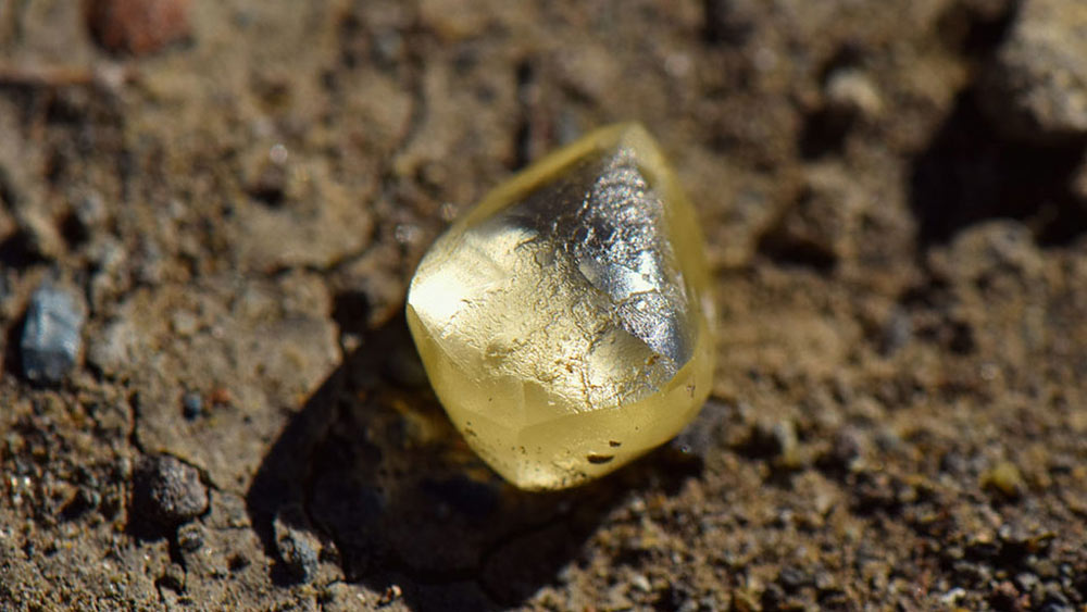 দ্বিতীয় বিশ্বযুদ্ধের সময় ওই জমির মালিকানা নিজের হাতে নেয় আমেরিকা সরকার। এর পর গ্লেন মার্টিন নামে এক ব্যবসায়ীর সঙ্গে চুক্তির ভিত্তিতে তাঁকে সেখানে খননকাজের অনুমতি দেয়। তবে খনিশ্রমিকদের মজুরির ব্যয়বহুল হওয়ায় সে পরিকল্পনা সফল হয়নি। বিশ্বযুদ্ধের শেষে পূর্বতন মালিককে ওই সম্পত্তি ফিরিয়ে দেয় সরকার। ১৯৫২ থেকে ’৭২ সাল পর্যন্ত হিরের খোঁজে সেখানে ভিড় লেগেই ছিল।