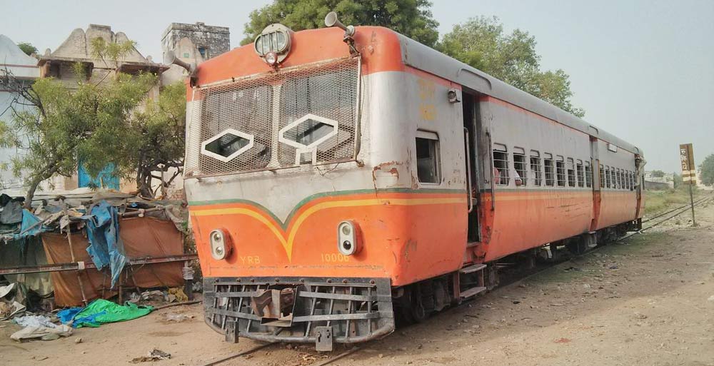 মথুরা আর বৃন্দাবনের মধ্যে যাতায়াত করে এই এক কামরার ট্রেন।