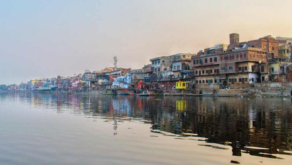 যমুনার পারে মথুরা নগরী। কথিত, এখানেই কংসের কারাগারে জন্মেছিলেন বসুদেব এবং দেবকীর সন্তান কৃষ্ণ।